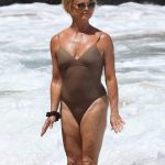 “Reason for gossiping”: Goldie Hawn, 77 years old, posted photos of her vacation in a swimsuit.