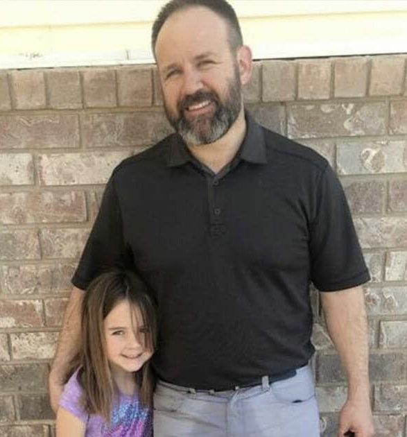 Dad rushes to pick 6-year-old daughter up from school – teacher spots detail on his pants immediately…