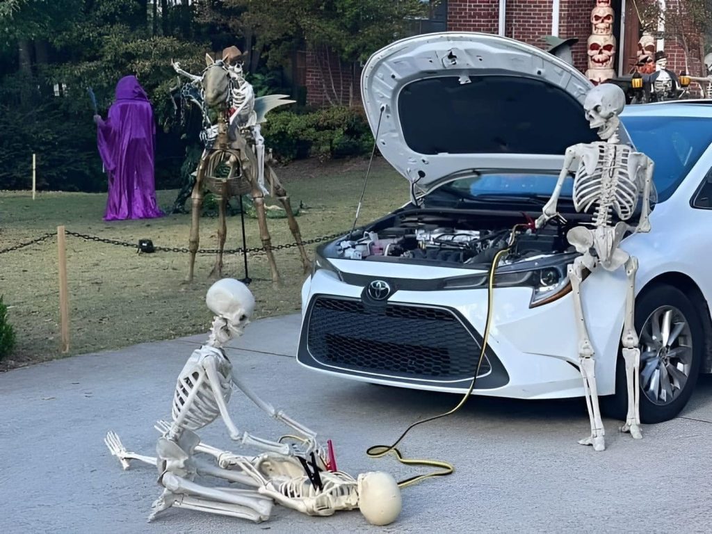 Neighbor’s Hilarious Response to Halloween Decoration Criticism Went Viral!@……