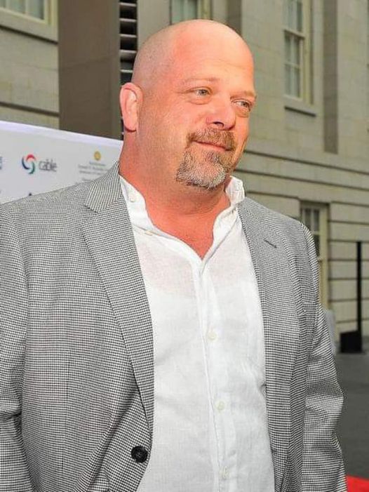 Days after losing his 39-year-old son, “Pawn Stars” icon Rick Harrison has broken his silence… and he’s confirmed what we all feared about Adam’s death Sit down before you Check Comments below.